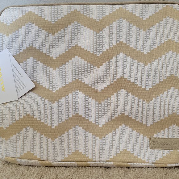 Manaola Laptop Case New with Tags - Picture 1 of 8